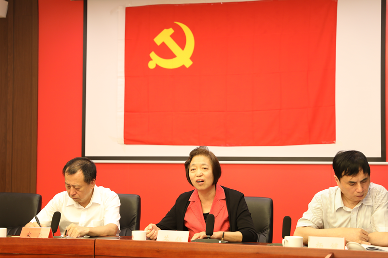 会上，苏辉带领大家回顾了中国共产党建党98周年来走过的光辉历程并提出学习要求