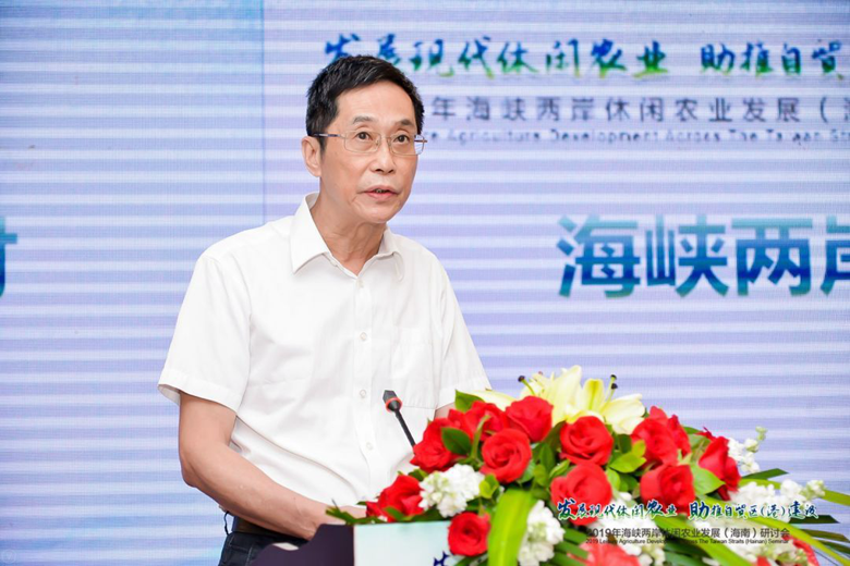 臺盟中央副主席、臺盟海南省委主委連介德在開幕式上宣讀《決定》