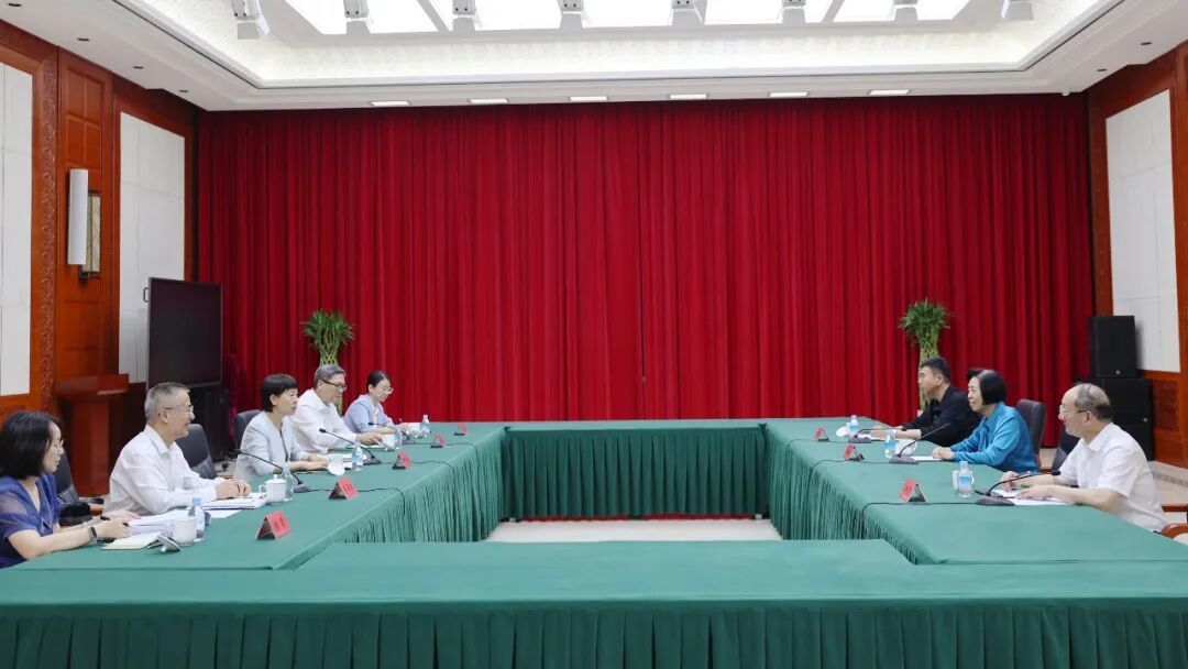 苏辉会见中共海南省委常委、统战部部长尹丽波一行